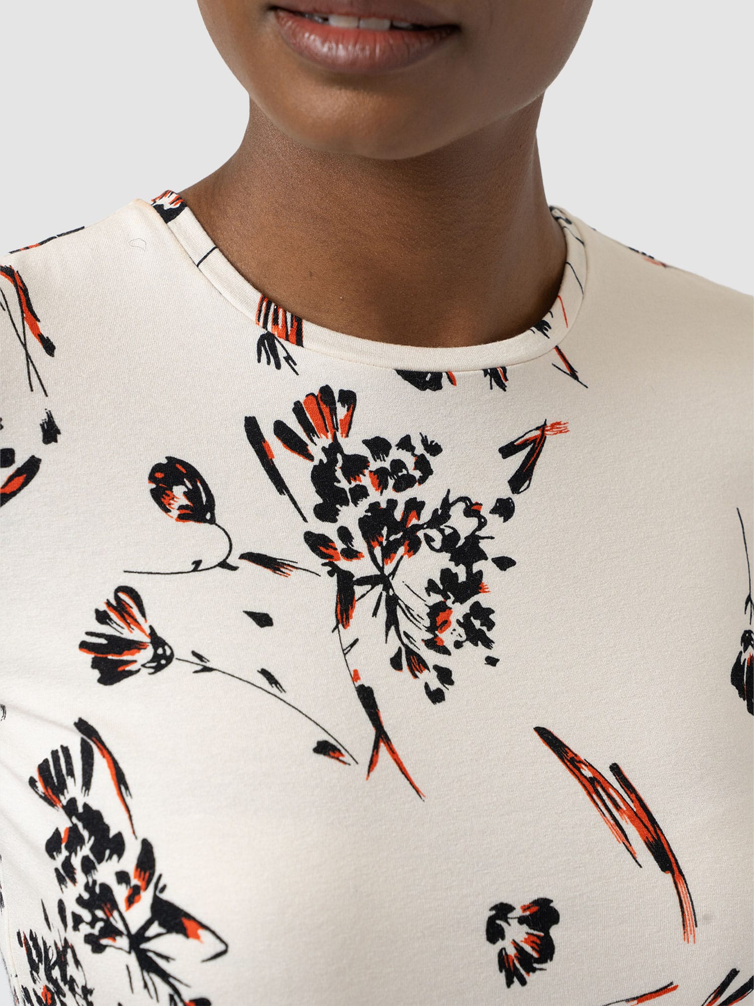 Austen Crew Neck Tee Short Sleeve - White Mist Floral - Image 5