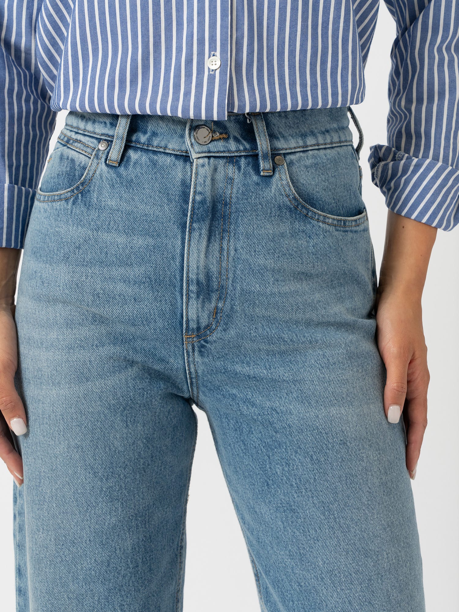 Barrel Leg Jean - Light Blue - Image 5