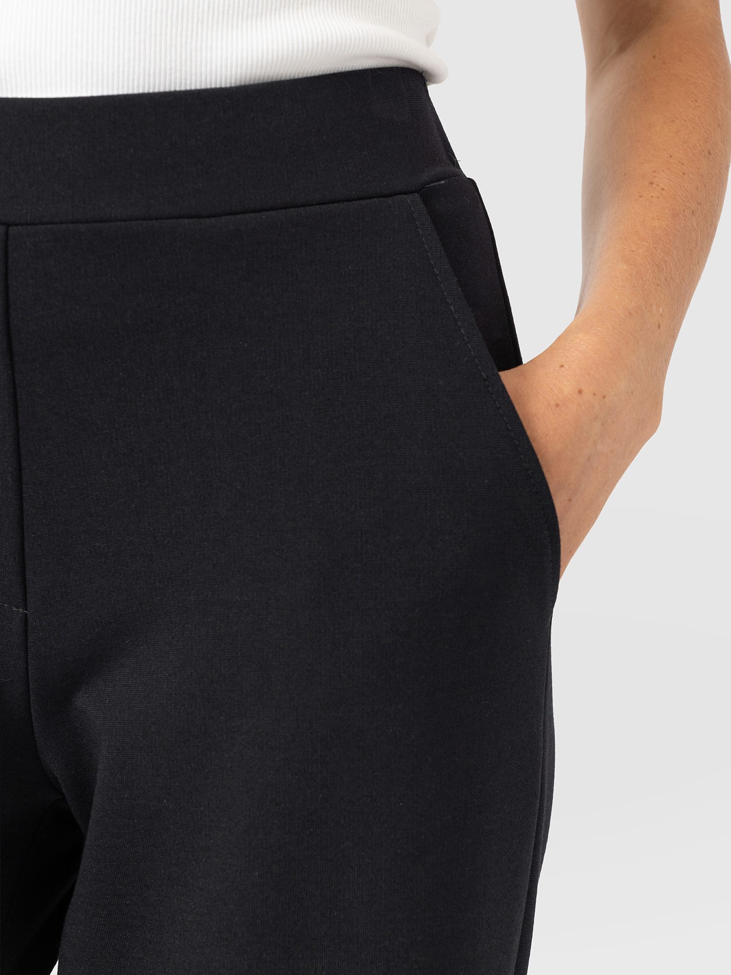 Hoxton Straight Leg Pant - Black - Image 5
